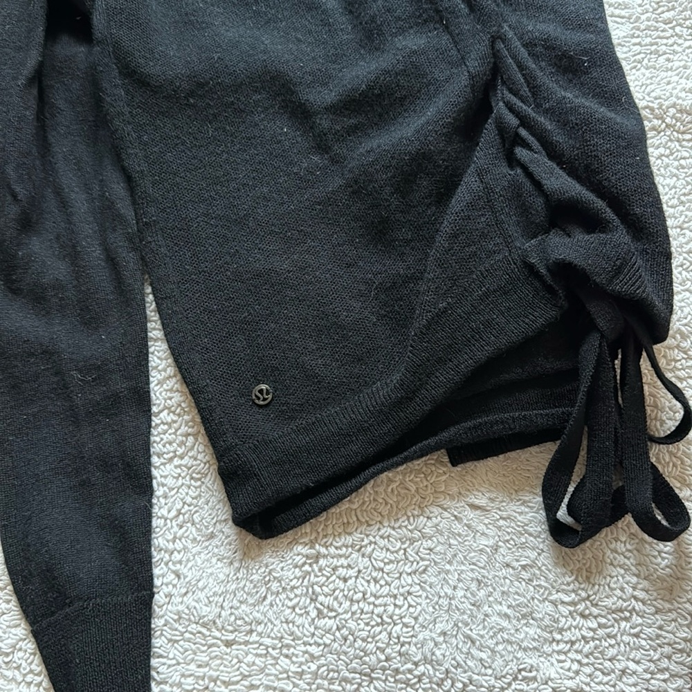 Lululemon black long sleeve sweater